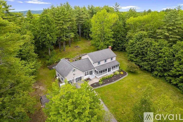 9 Hoyt Dr