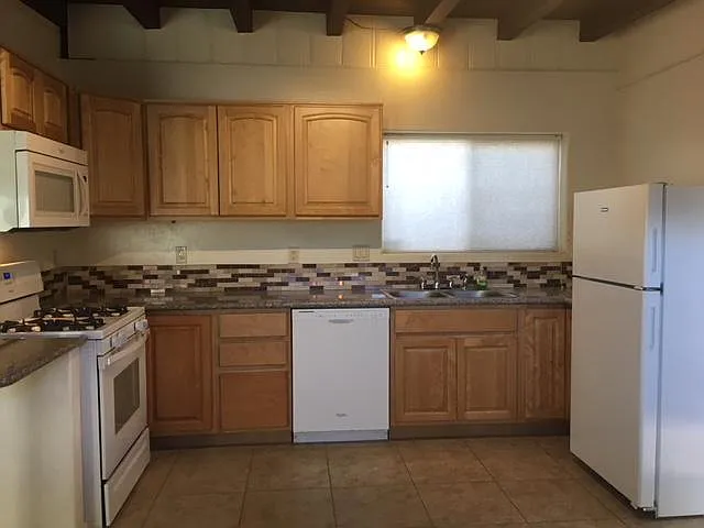 2547 N Winstel Blvd — Photo 5
