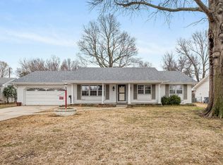 1867 E Mimosa St, Springfield, MO 65804