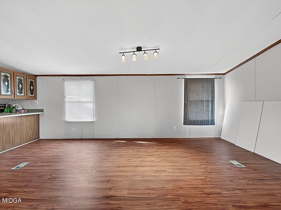 5th image of 157 Linstead Dr