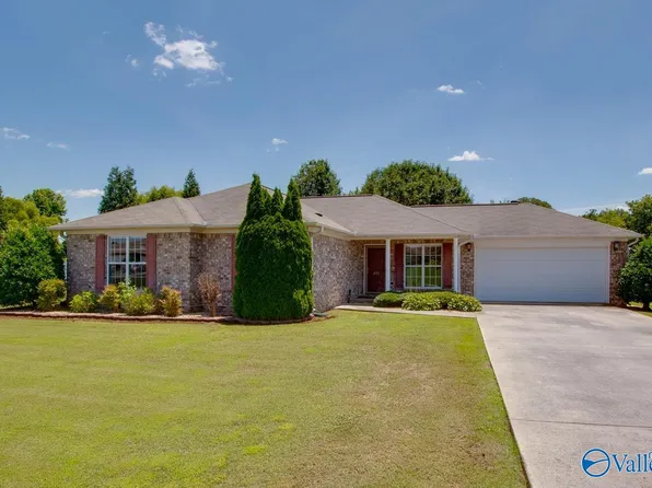 235 Misty Cove Ct, New Market, AL 35761
