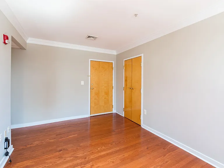1939 Chestnut St #4B — Photo 4