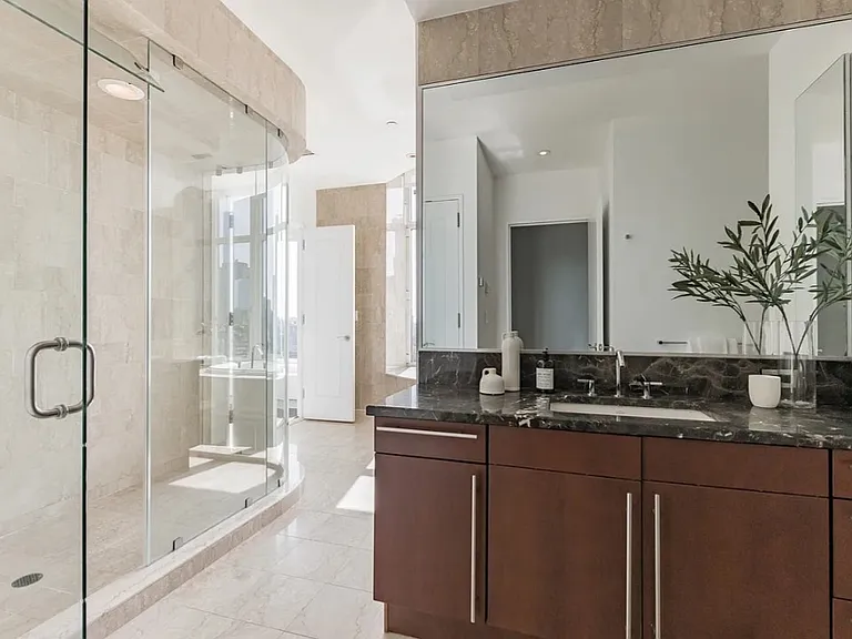 240 Riverside Blvd #1 — Photo 21