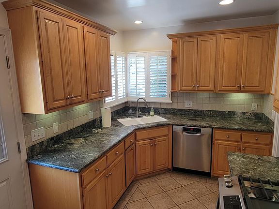 3016 Bagley Kitchen 2