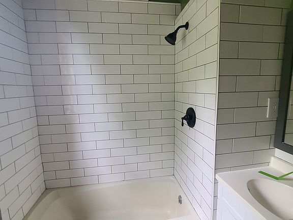 2nd image of 703 W Race St