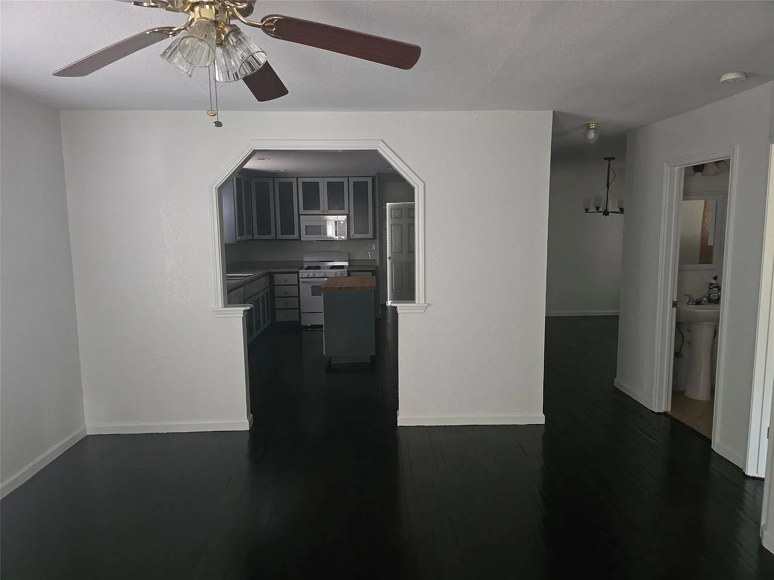 3 bed, 2.0 bath, 1104 sqft, $1,625 — Photo 4
