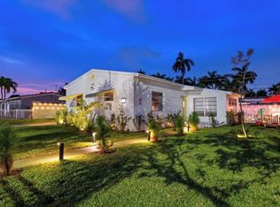 913 NE 2nd Ct, Hallandale, FL 33009