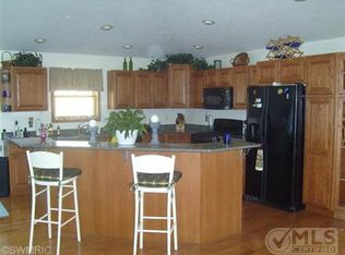 9542 S Brinton Rd, Blanchard, MI 49310