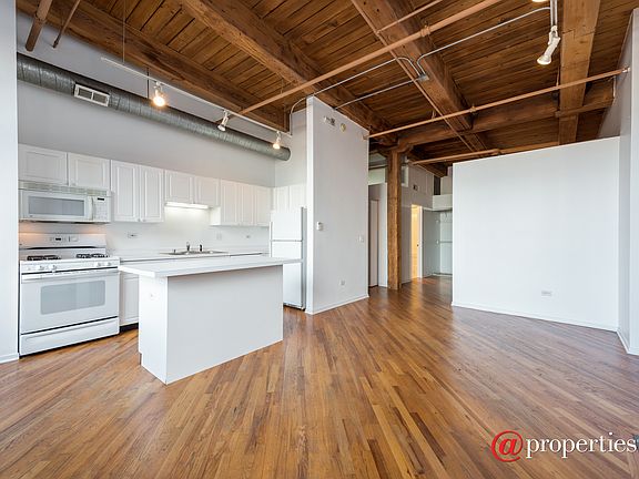 Kitchen / Living Room