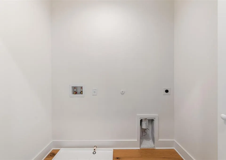 302 E 19th 1/2 St #302