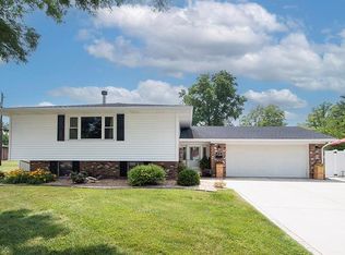 570 W 4th St, Trenton, IL