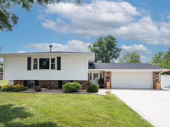 570 W 4th St, Trenton, IL 62293