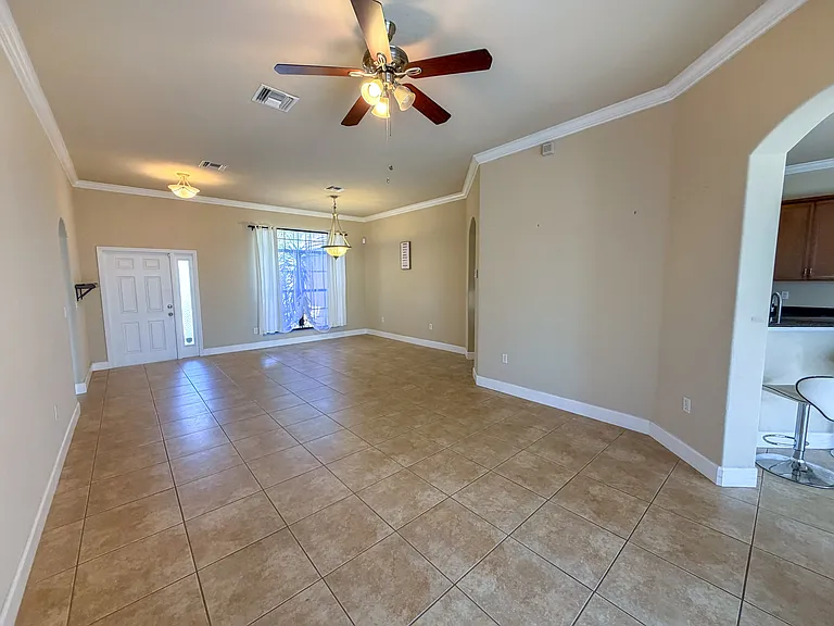 2110 SW 38th Ter — Photo 8