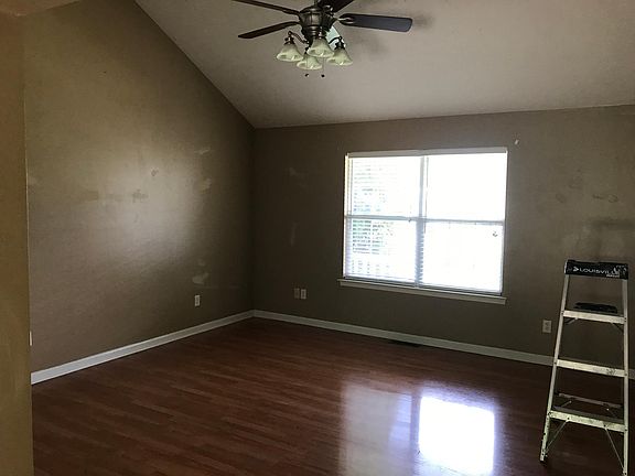 3rd image of 709 Fern Hill St
