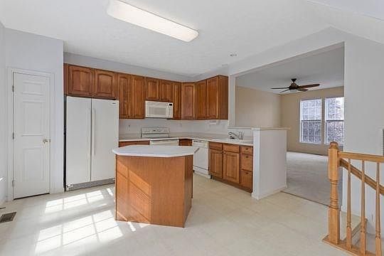 4th image of 921 Tanglewood Dr