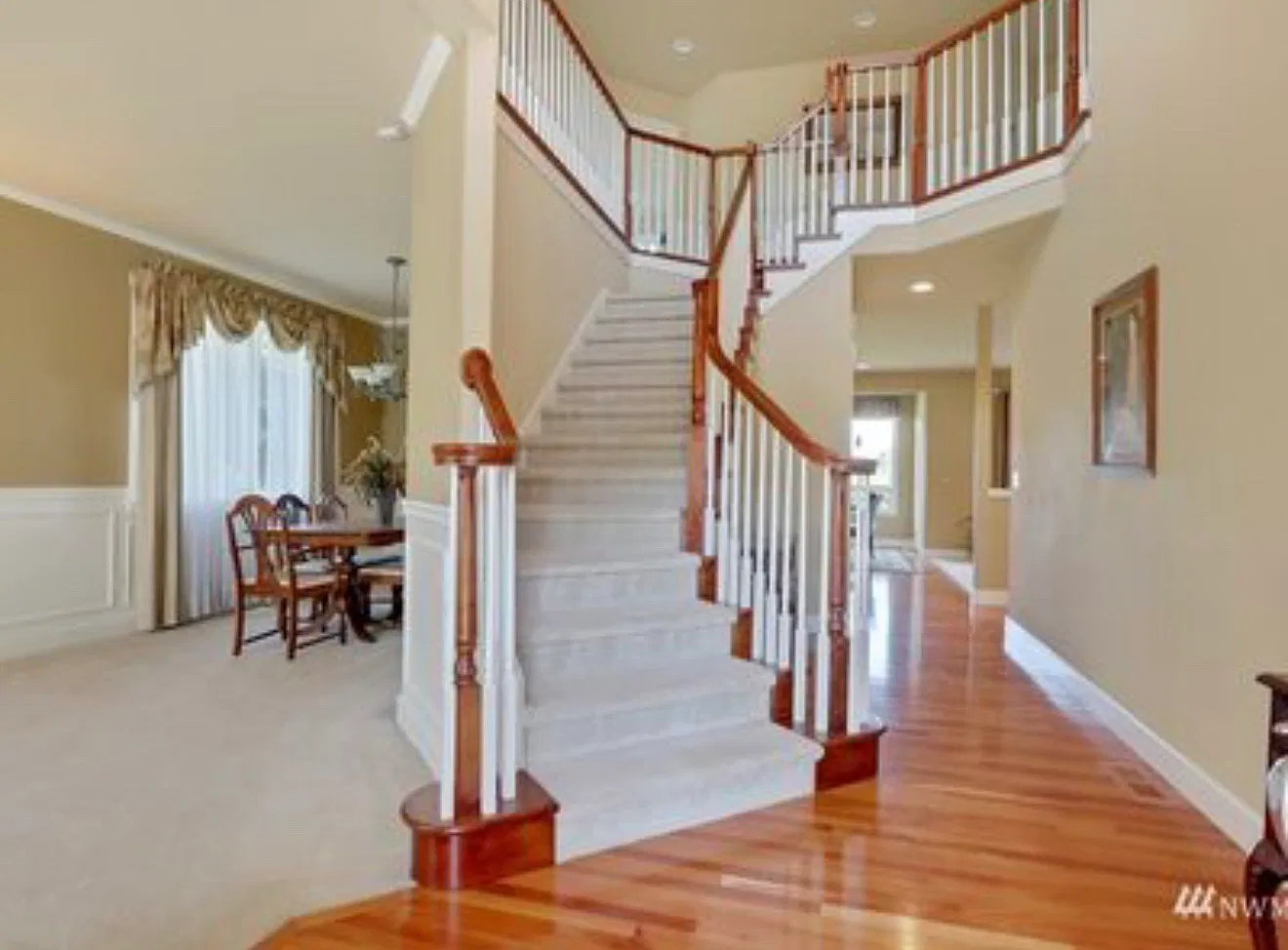 5 bed, 3.5 bath, 3000 sqft, $3,950 — Photo 2