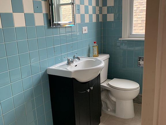 4th image of 5825 W Cornelia Ave #2