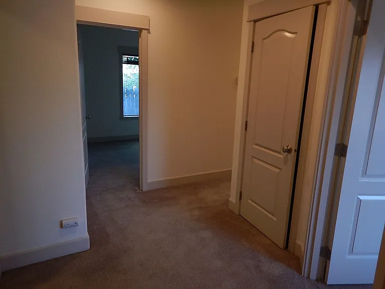 704 NE Loper Ave — Photo 11
