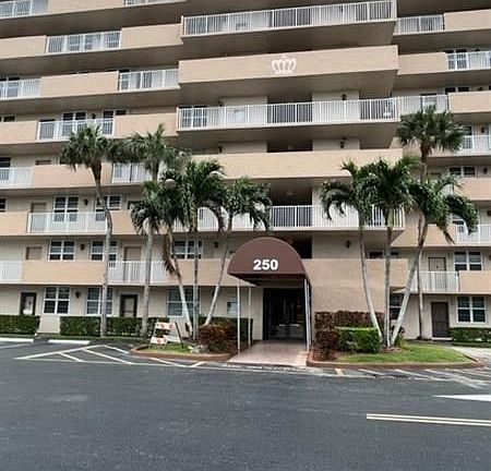 2nd image of 250 Jacaranda Dr APT 810