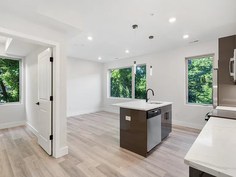 2326-28 N 9th St #201 — Photo 15