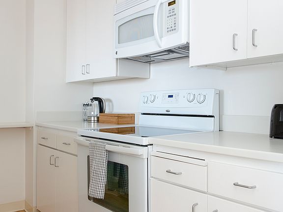 5th image of 440 Davis Ct APT 522