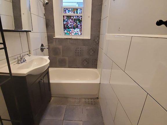 5th image of 76 Clarke Ave #2A