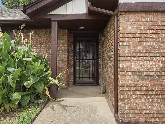 4th image of 1008 N Forest Pl