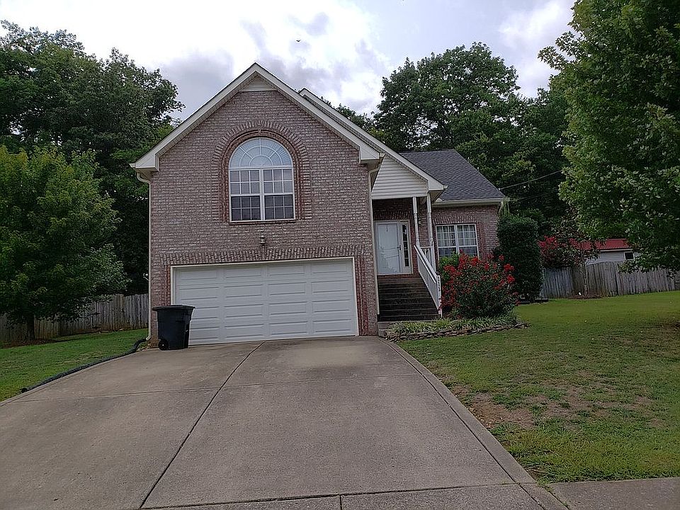 2nd image of 111 Bennington Ct N