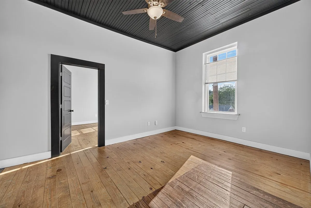 2 bed, $1,200 — Photo 3