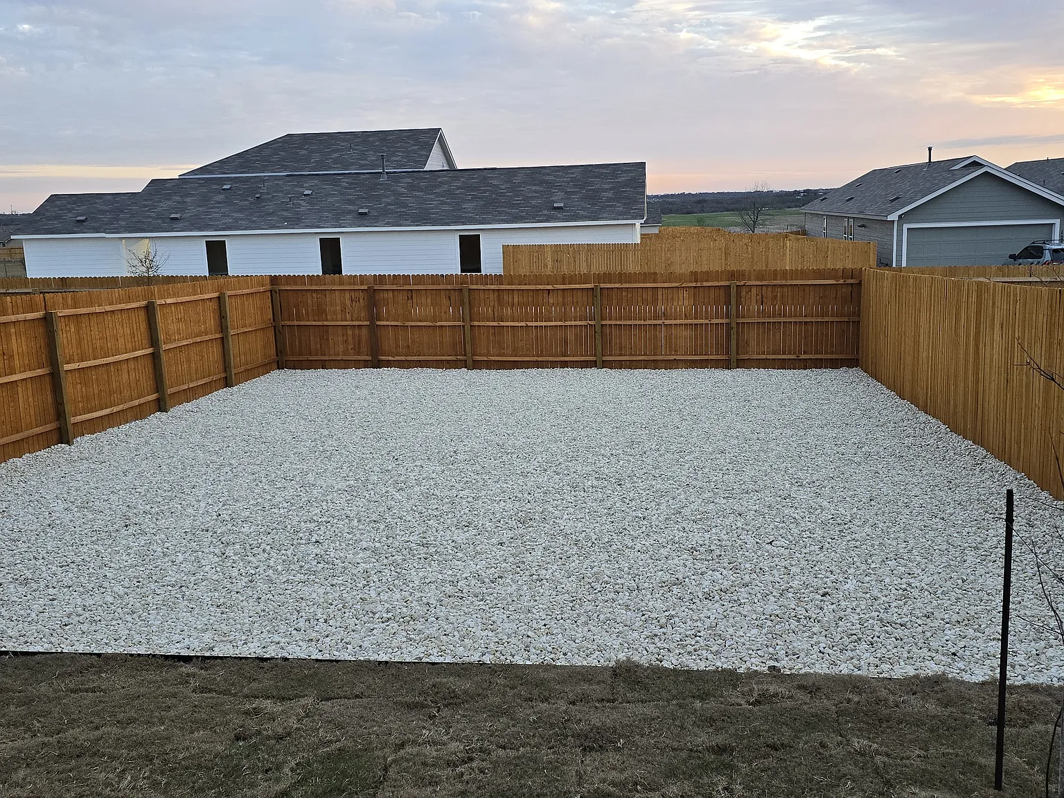 New 4 bedroom 2.5 bath with two living rooms — Photo 3