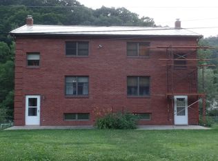 5 Airlane Dr #A, Coraopolis, PA