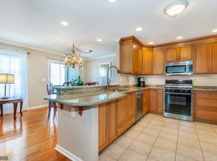 26 Bramble Ct, Hamburg, NJ 07419