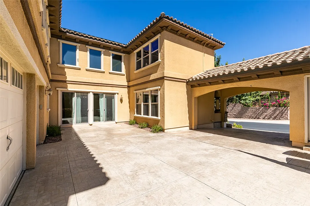 5 bed, 5.5 bath, 4708 sqft, $4,350 — Photo 4