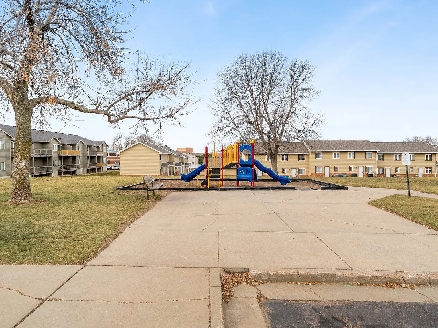 Eastpointe Townhomes — Photo 2