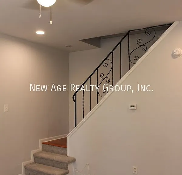 530 N Douglas St — Photo 3