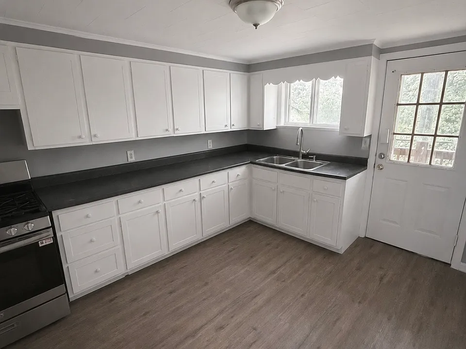 163 Mechanic St #3