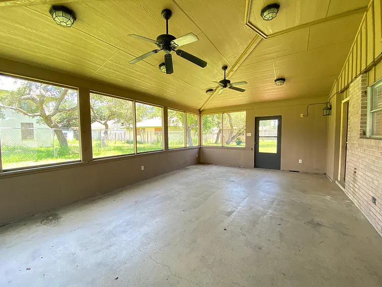 536 W Yoakum Ave — Photo 31