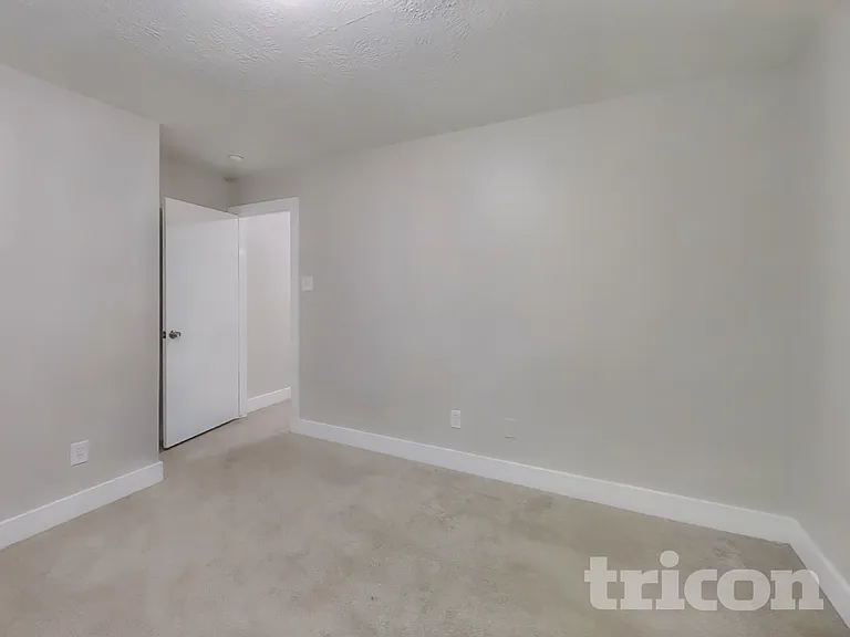 18167 Woodsdale Ct — Photo 10