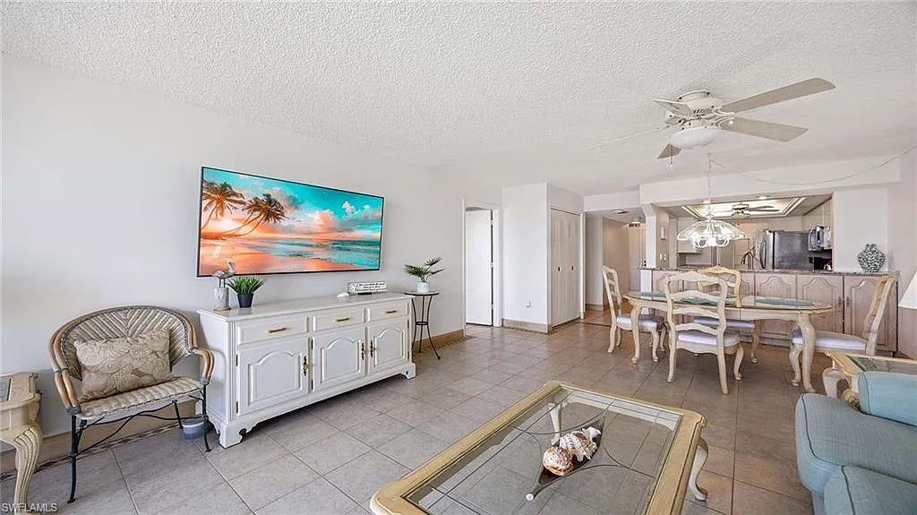 2 bed, 2.0 bath, 964 sqft, $5,700 — Photo 3