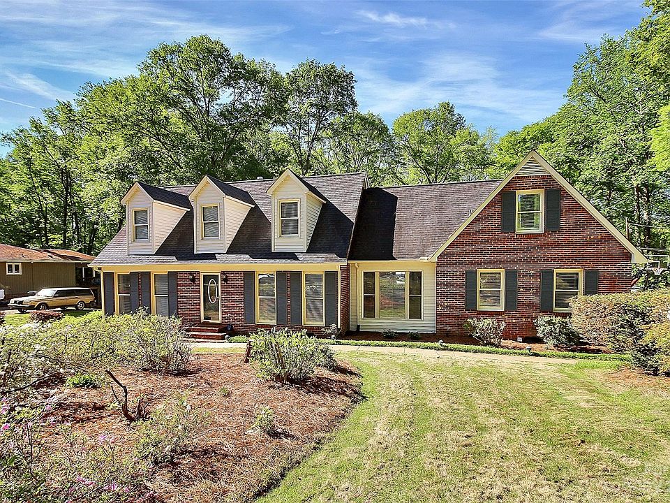 1st image of 2451 Colebrook Dr