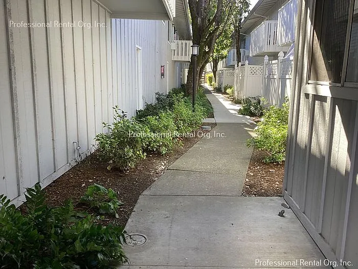 445 S E St #1 — Photo 9