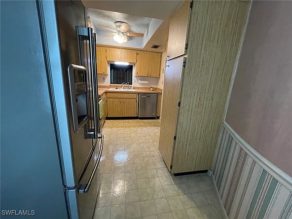 4th image of 12 Haverhill Ct