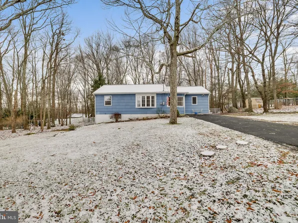 7361 E Dogwood Ln, Cresco, PA 18326