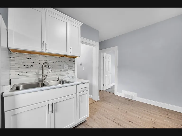 305 S Lewis Ave — Photo 9