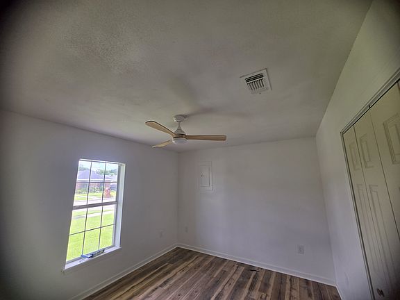 3rd image of 601 Cavaness Dr