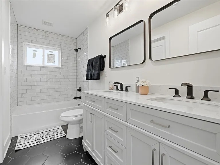 1361 Hawthorne St — Photo 29