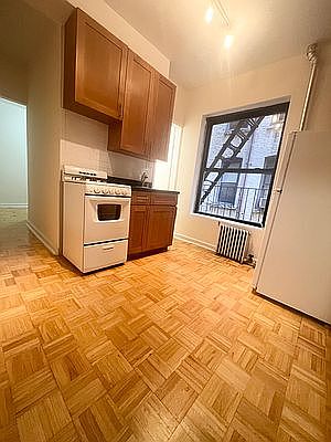 1st image of 260 6th Ave APT 10