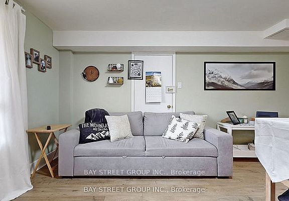 3rd image of 40 Henricks Rd