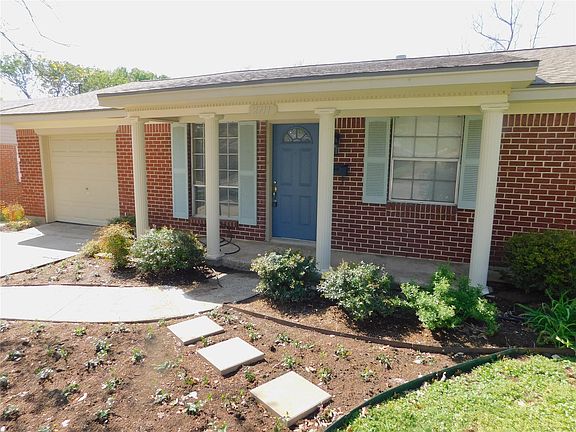 3rd image of 2711 Eastbrook Dr
