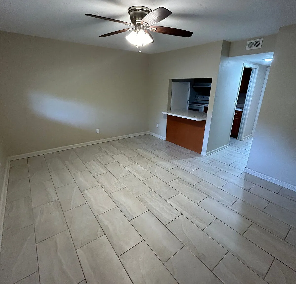 1 bed, 1.0 bath, 565 sqft, $725 — Photo 2